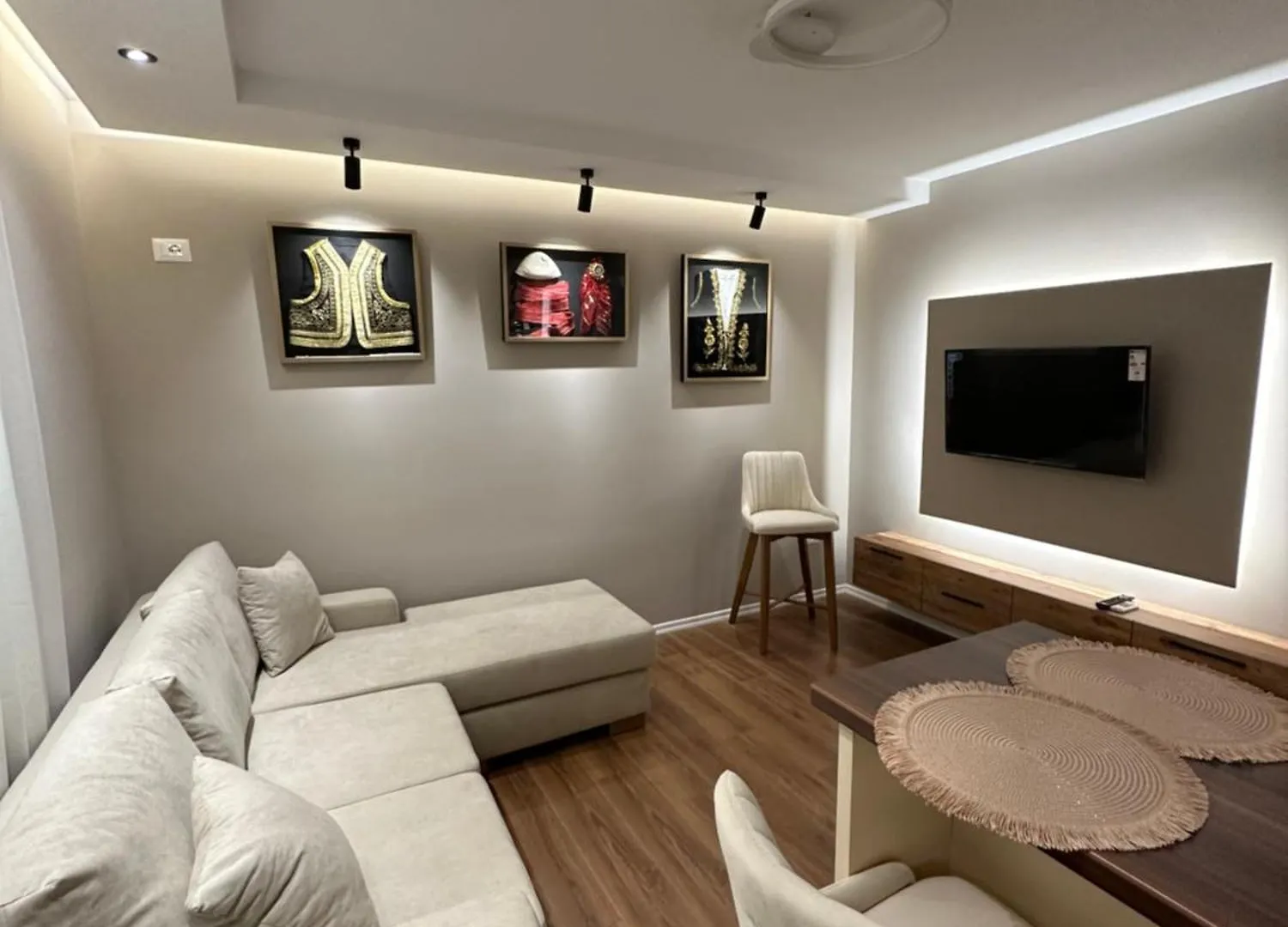 Luxury Center Apartments ティラナ
